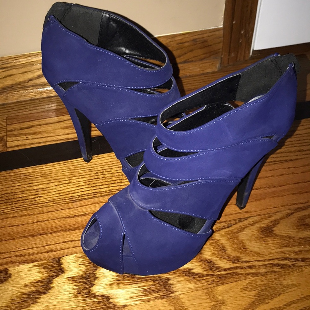 Navy Heels